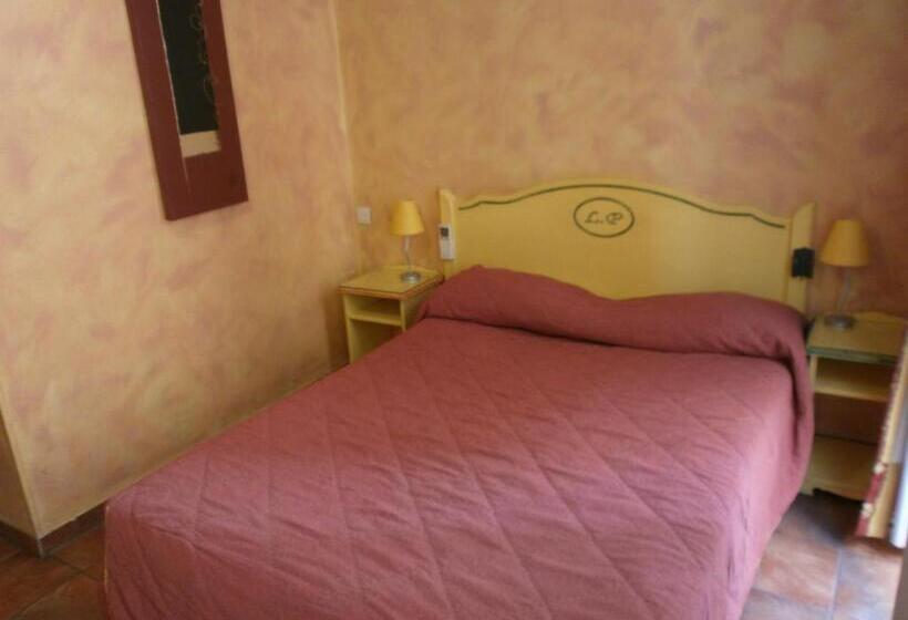 هتل Little Palace