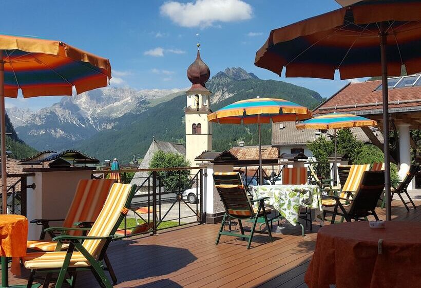 هتل روستایی Cesa Tyrol