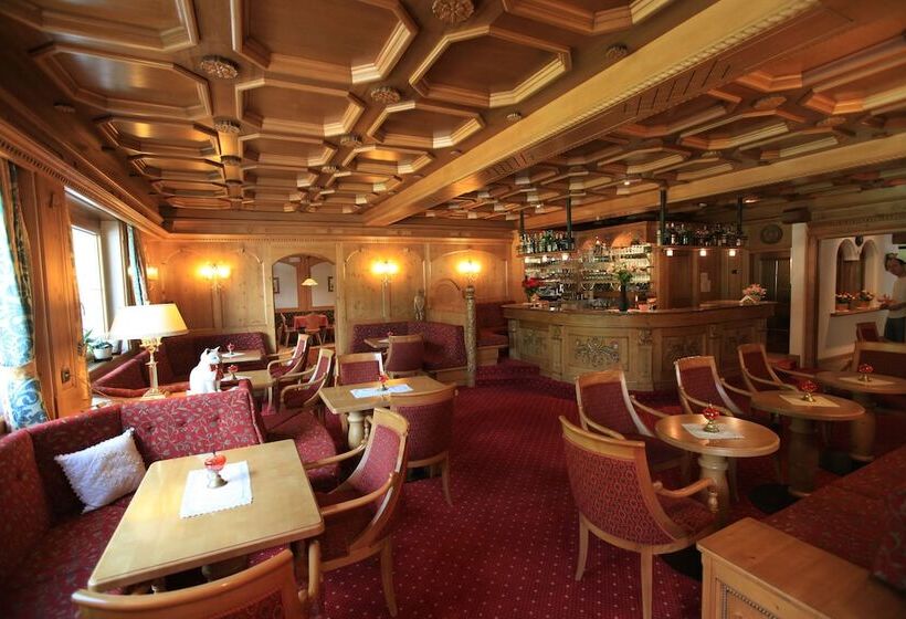 هتل روستایی Cesa Tyrol