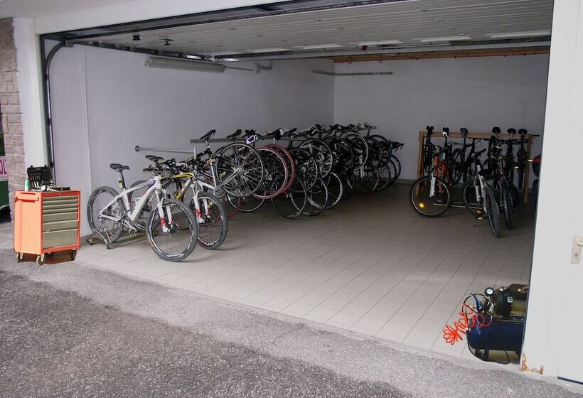 هتل روستایی Cesa Tyrol