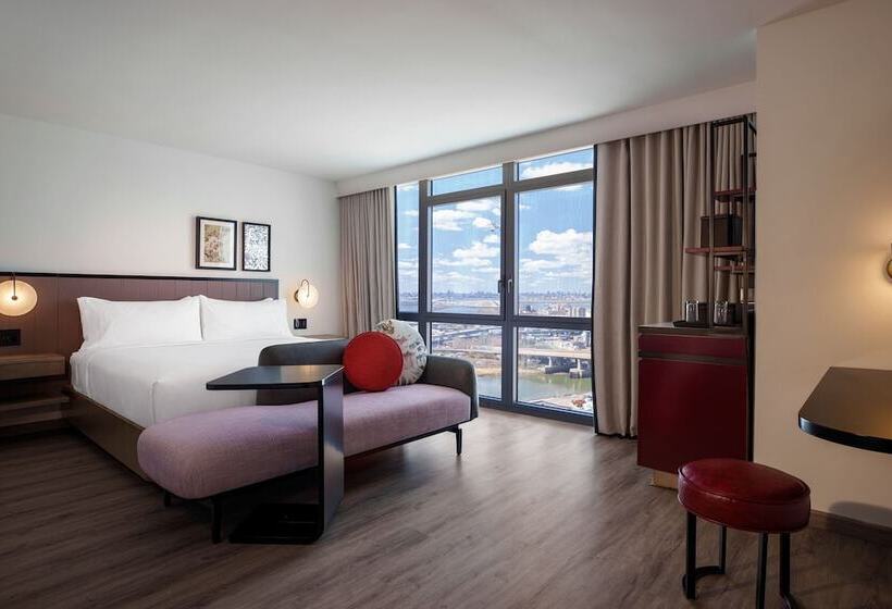 Renaissance New York Flushing Hotel At Tangram