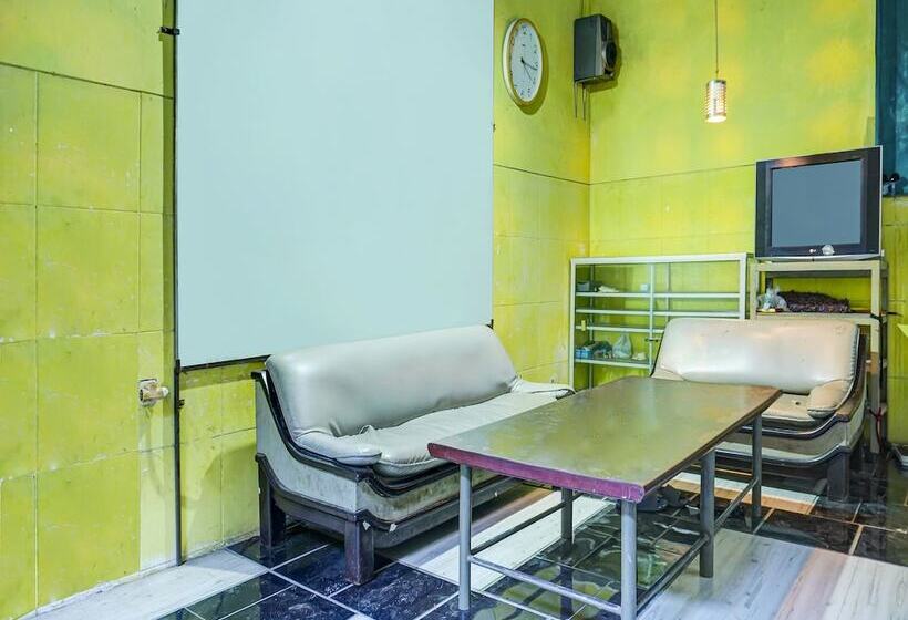 هتل Spot On 91205 Rindang Guesthouse Syariah