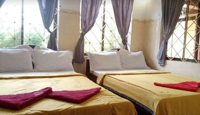 بنسيون Golden Moon Guesthouse