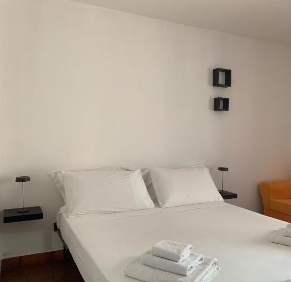 住宿加早餐  Castellabatecoast