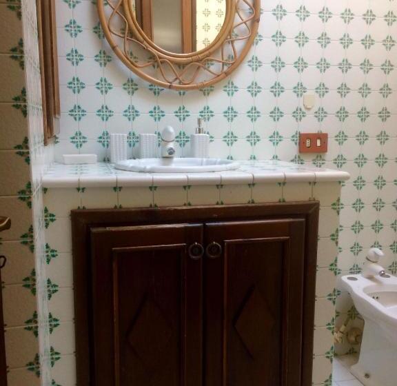 住宿加早餐  Castellabatecoast