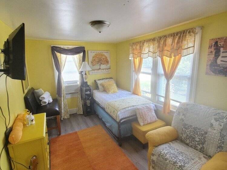 بنسيون Room In Guest Room   Yellow Rm Dover  Del State, Bayhealth  Dov Base