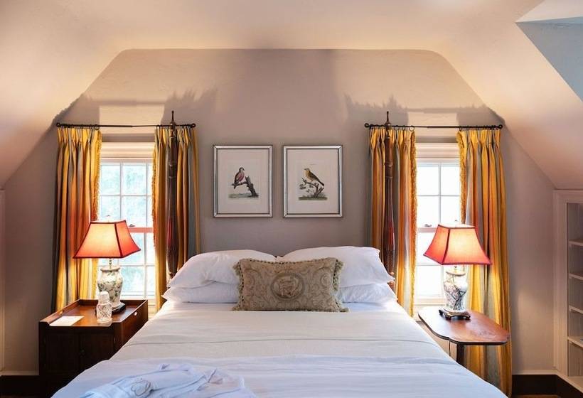 تختخواب و صبحانه Hollymead House