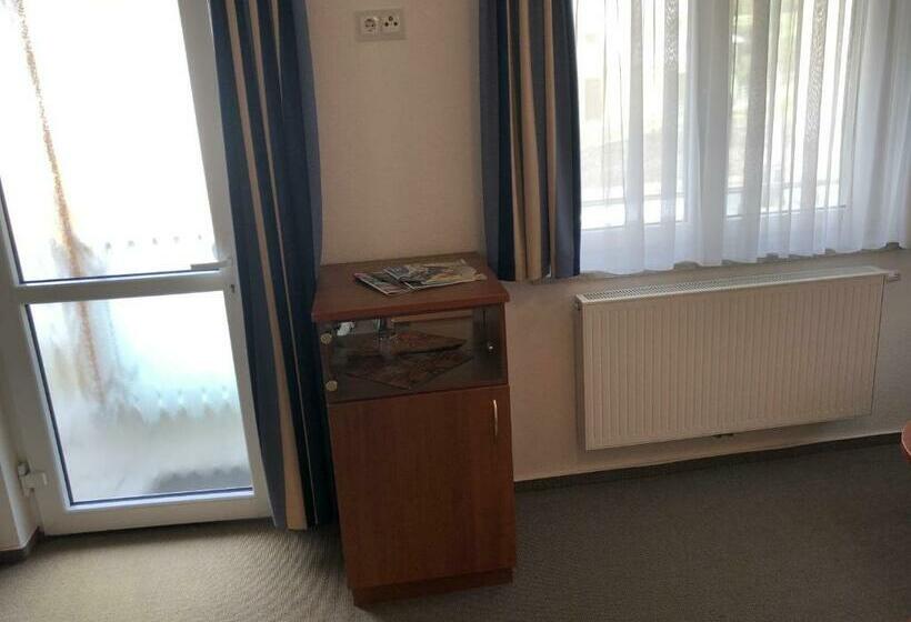 ホテル Garni Rabennest