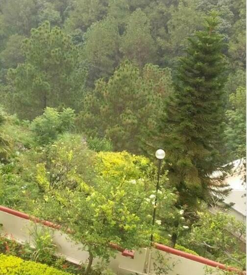 فندق Misty Meadows Resorts