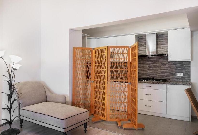 هتل Yasos Suites