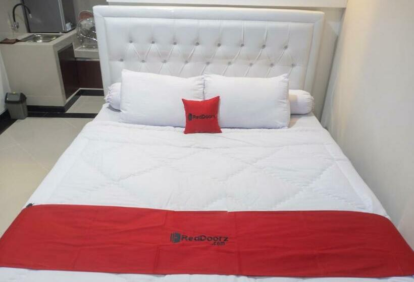 Отель Reddoorz Syariah Near Pasar Aceh Shopping Centre
