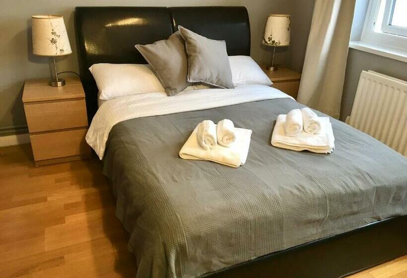 Пансион Lovely Studio Room In The Heart Of Kingston Upon Thames