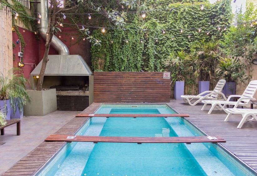 هتل Circus Hostel