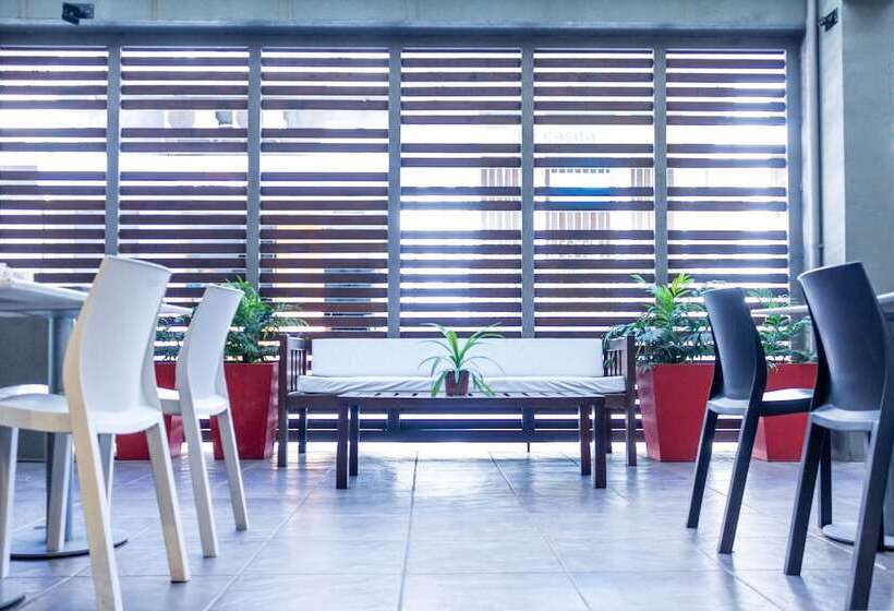 هتل Circus Hostel