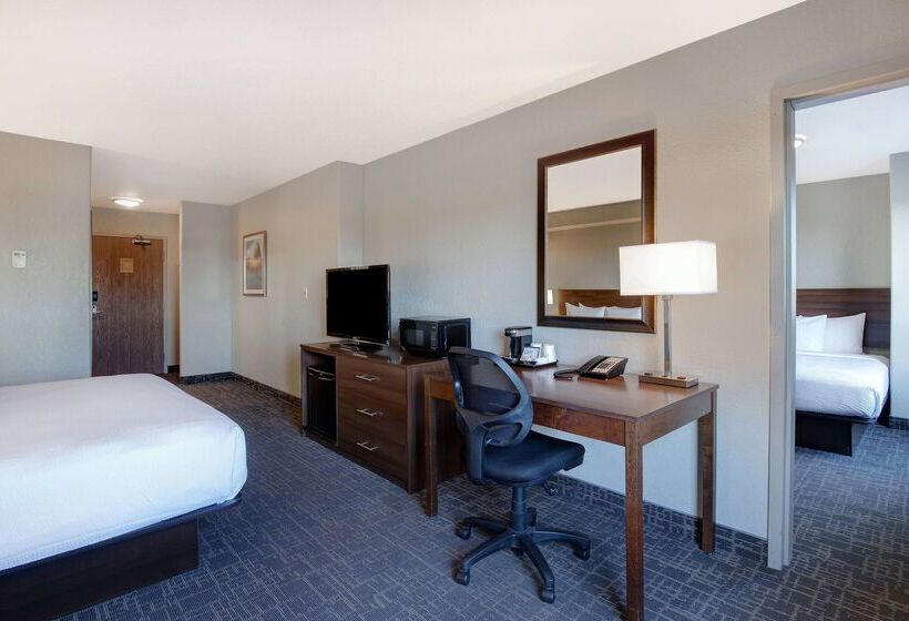 בית מלון כפרי Days Inn & Suites By Wyndham Yorkton