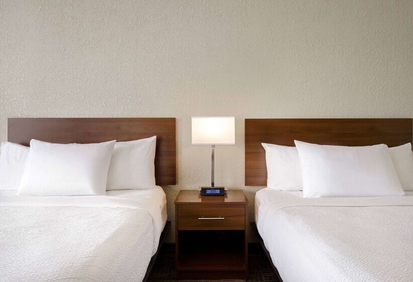 בית מלון כפרי Days Inn & Suites By Wyndham Yorkton