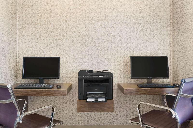 בית מלון כפרי Days Inn & Suites By Wyndham Yorkton