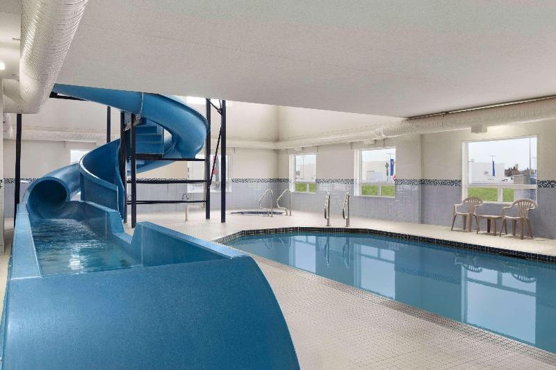 בית מלון כפרי Days Inn & Suites By Wyndham Yorkton
