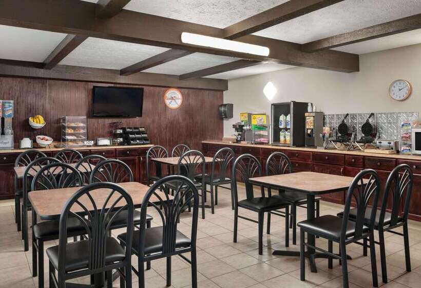 هتل Howard Johnson By Wyndham Appleton