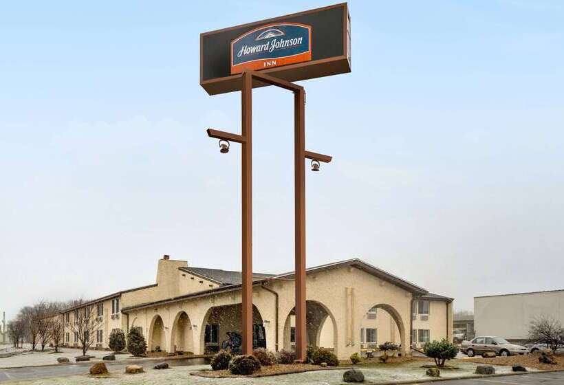 هتل Howard Johnson By Wyndham Appleton