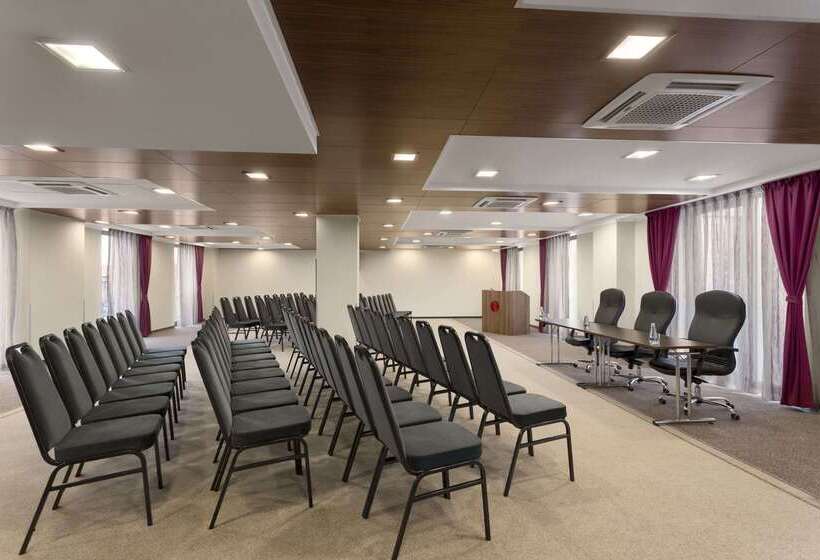 هتل Wyndham Cluj