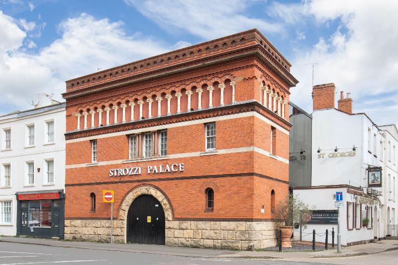 ホテル Strozzi Palace Suites By Mansley