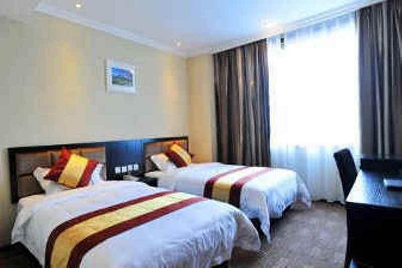 Отель Super 8 Deyang South Huashan Road Branch