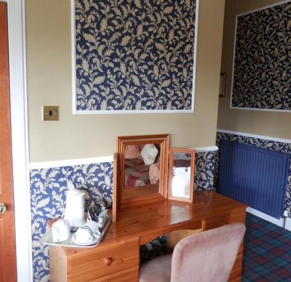 Отель The Glen Guesthouse
