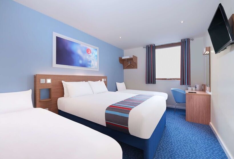 Отель Travelodge London Enfield