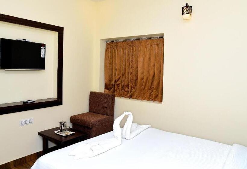 هتل R Inn Yercaud