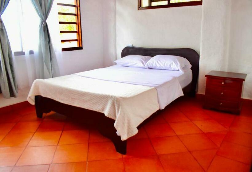 پانسیون Casa Waka Marú