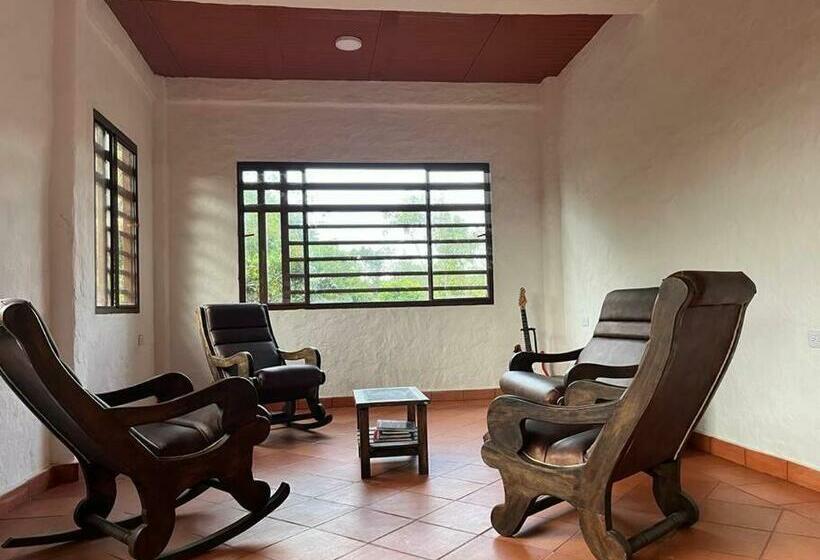 پانسیون Casa Waka Marú