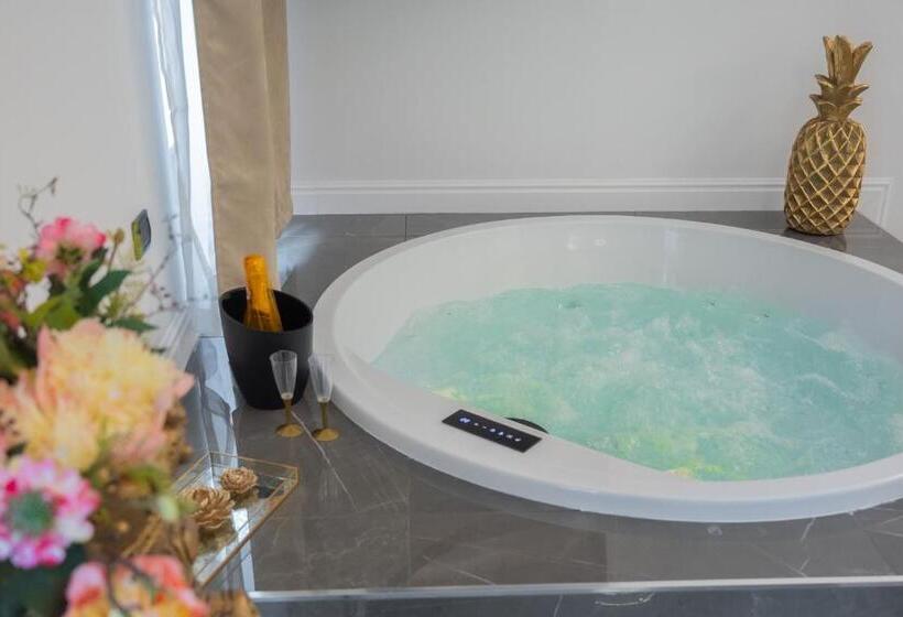 تختخواب و صبحانه Nm Luxury Suites