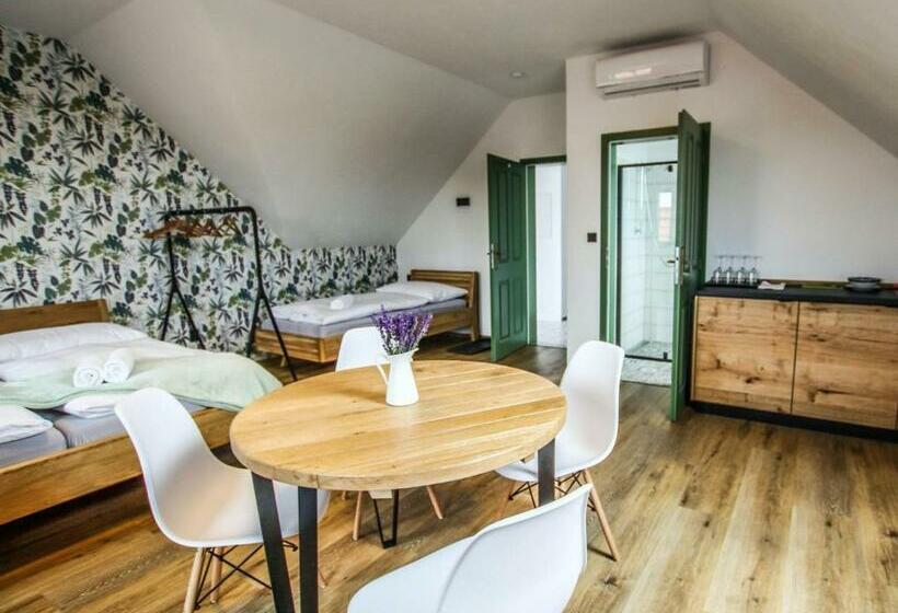 پانسیون Penzion A Bistro Starý Kopec