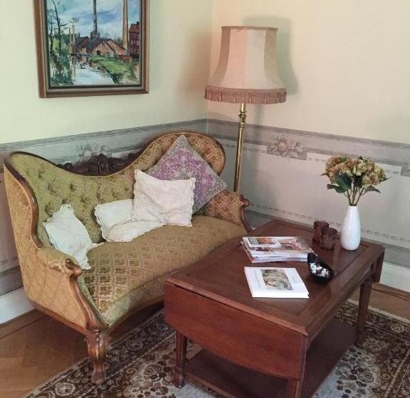 مبيت وإفطار Herrgårds Hotell Gyllene Hästen
