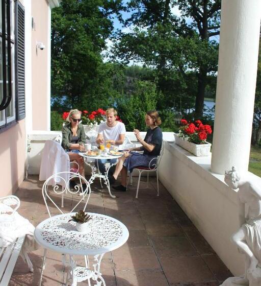 مبيت وإفطار Herrgårds Hotell Gyllene Hästen