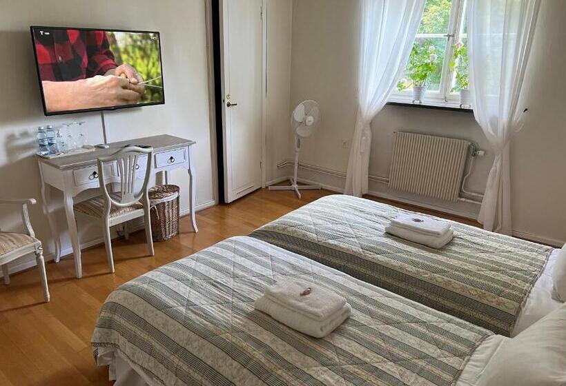مبيت وإفطار Herrgårds Hotell Gyllene Hästen