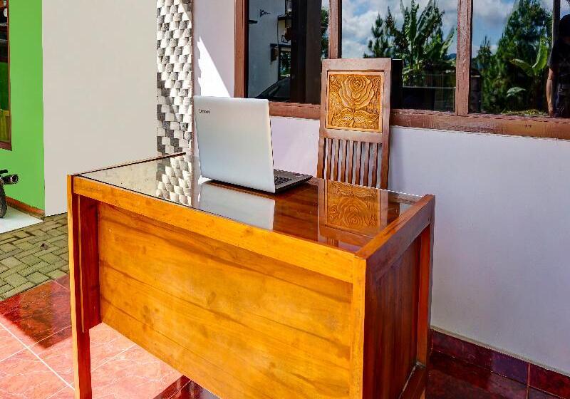 ホテル Oyo Homes 91132 Desa Wisata Kalipucang