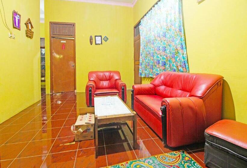 هتل Oyo Homes 91149 Desa Wisata Nangelasari