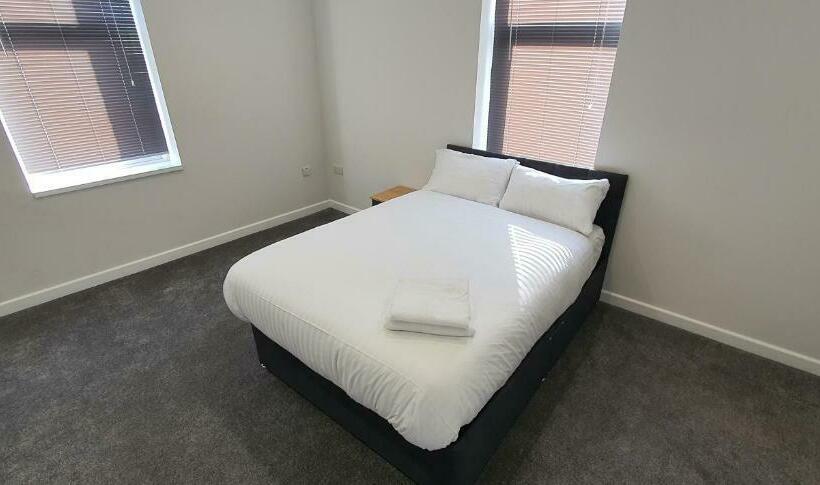 Пансион Apartment In Barnsley Central