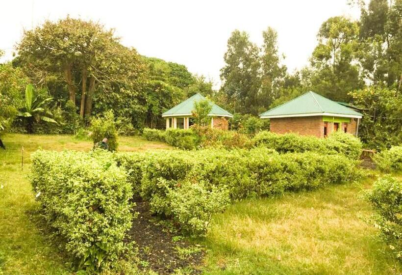 هتل Amajambere Iwacu Community Camp