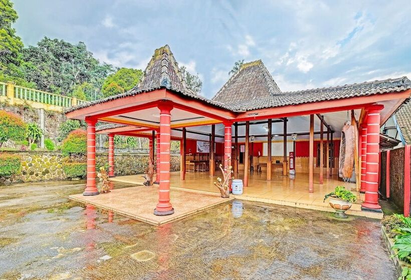 ホテル Spot On 91095 Desa Wisata Conto