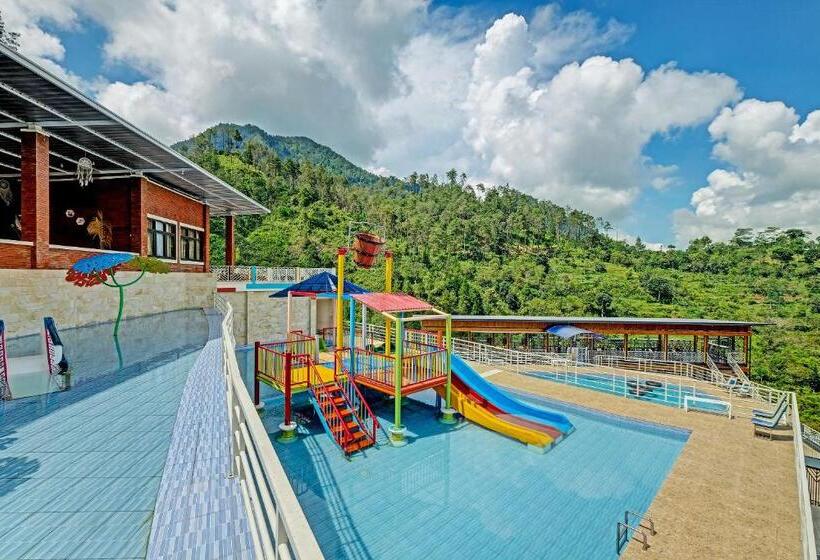 ホテル Spot On 91095 Desa Wisata Conto