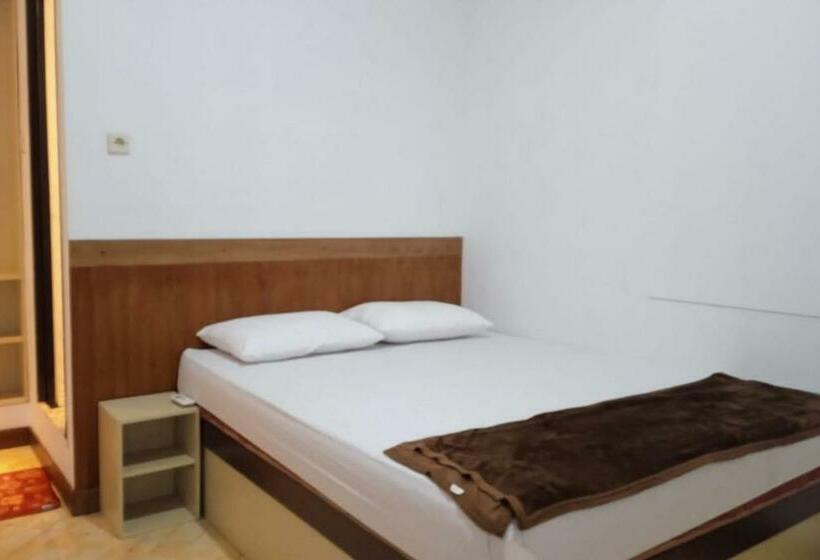 Отель Gorland Hostel Near Gor Satria Purwokerto Mitra Reddoorz