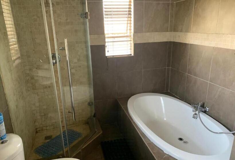 פנסיון Garden Palace Guesthouse