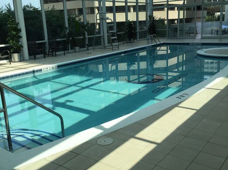 בית מלון כפרי Concord By Executive Apartments