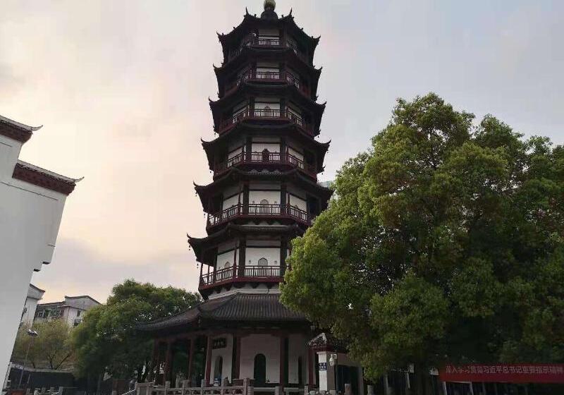 בית מלון כפרי Hanting  Nanchang Bayi Square