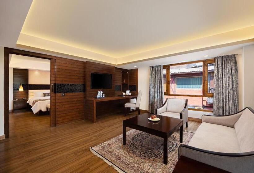 בית מלון כפרי Golden Tulip Srinagar