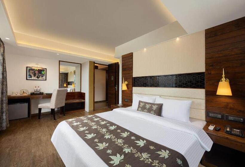 בית מלון כפרי Golden Tulip Srinagar