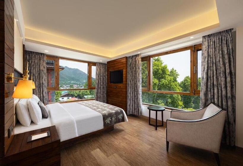 בית מלון כפרי Golden Tulip Srinagar